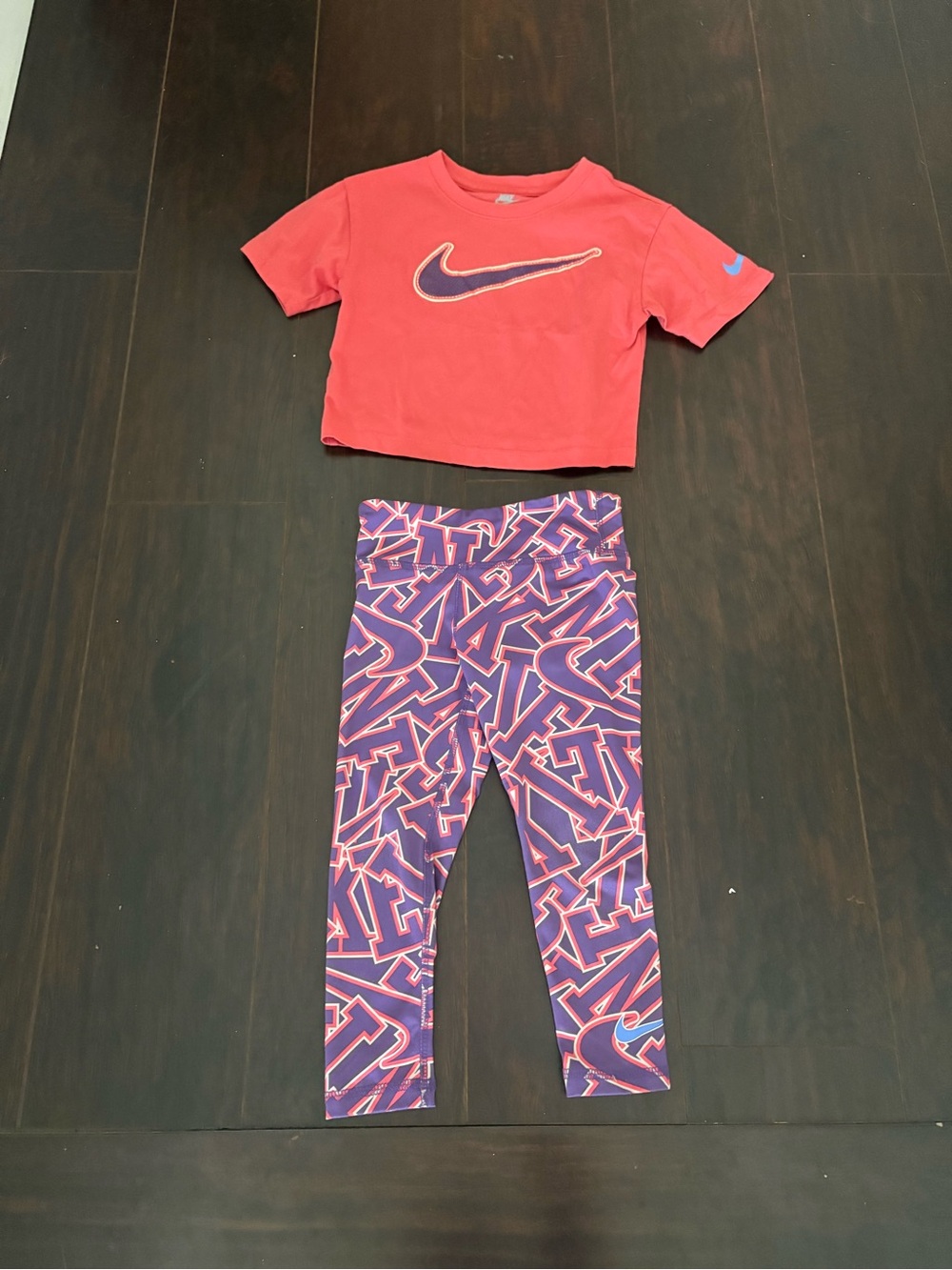 Nike Girls Size 4 XS Dri-FIT Graphic Leggings & Swoosh T-Shirt 2 Piece Set